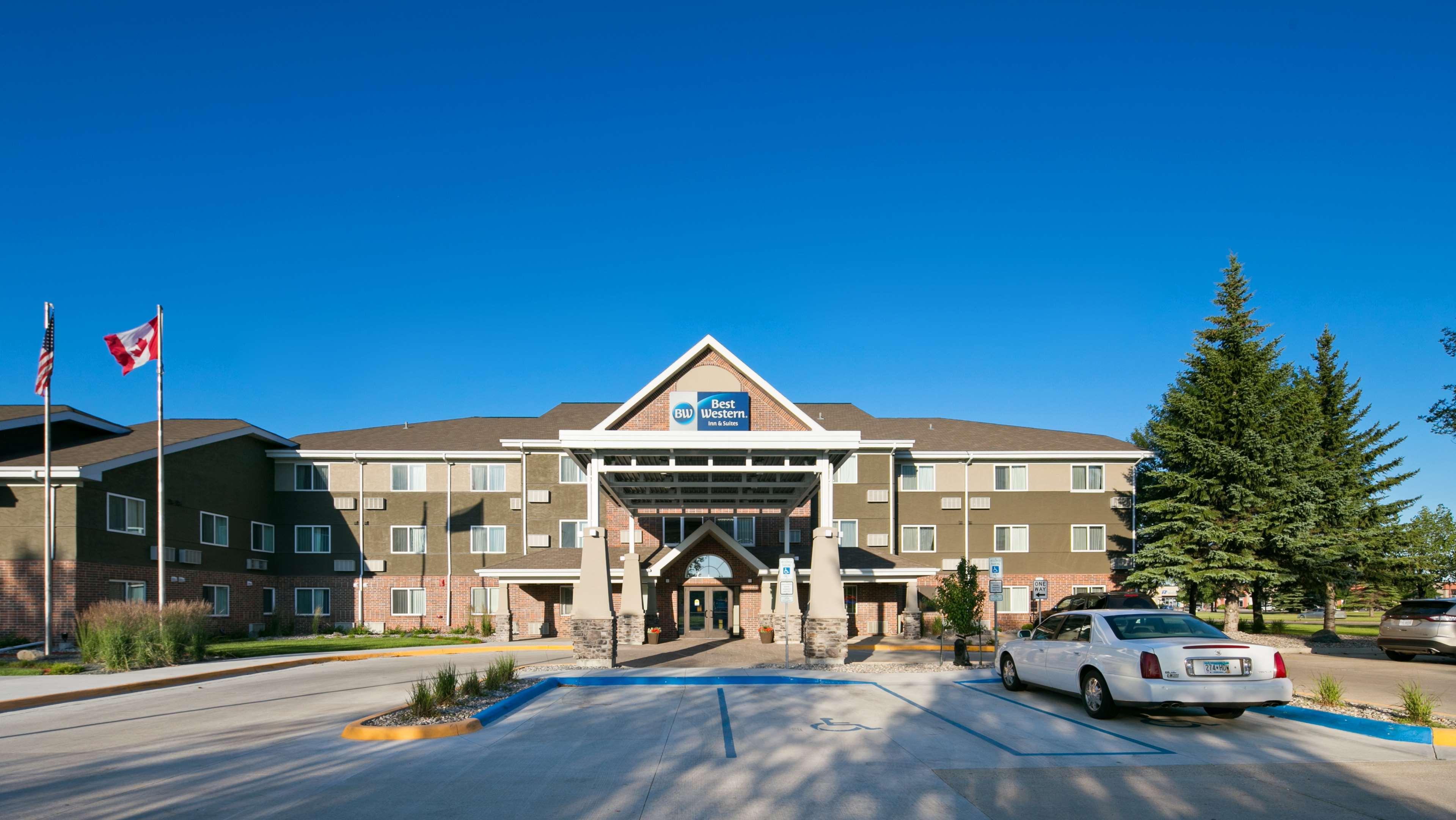 Best Western Harvest Inn & Suites Grand Forks Exterior foto