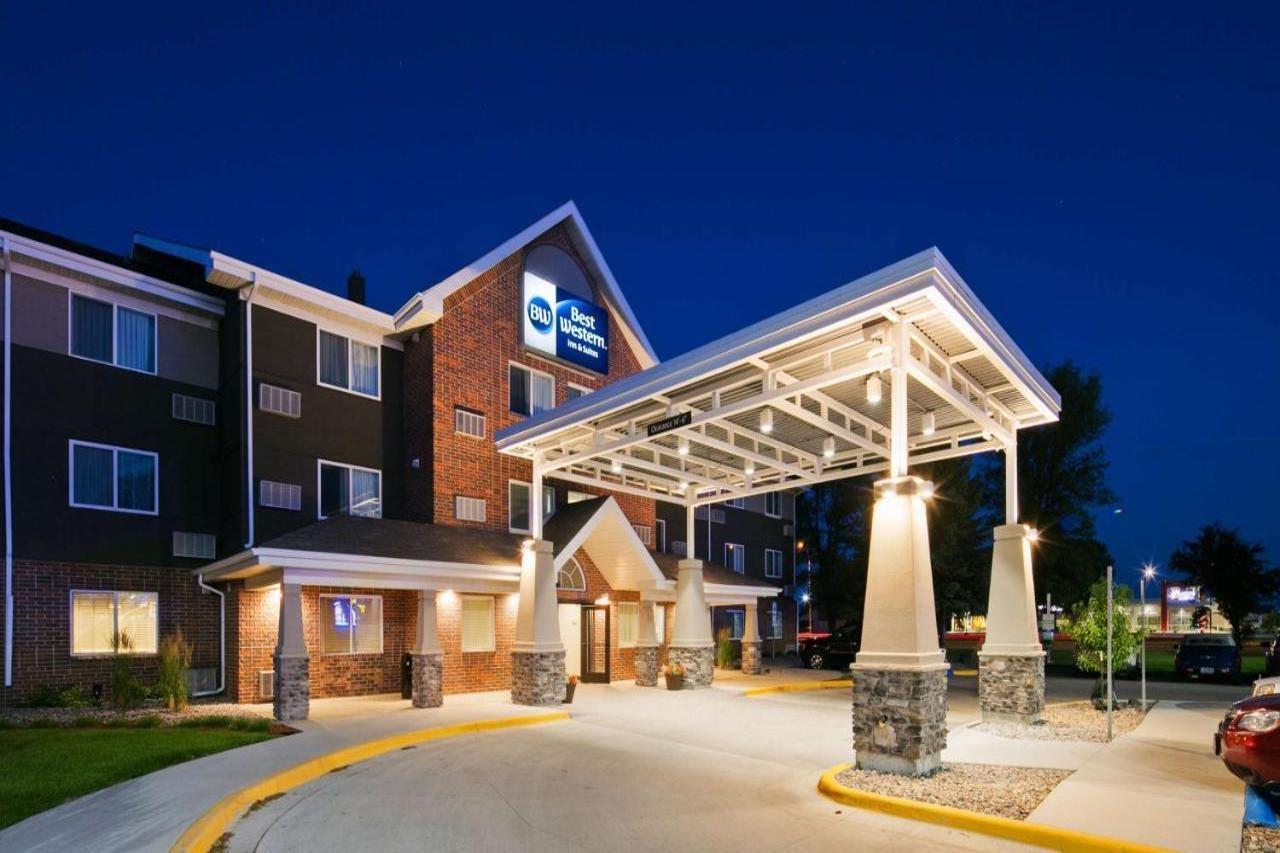 Best Western Harvest Inn & Suites Grand Forks Exterior foto