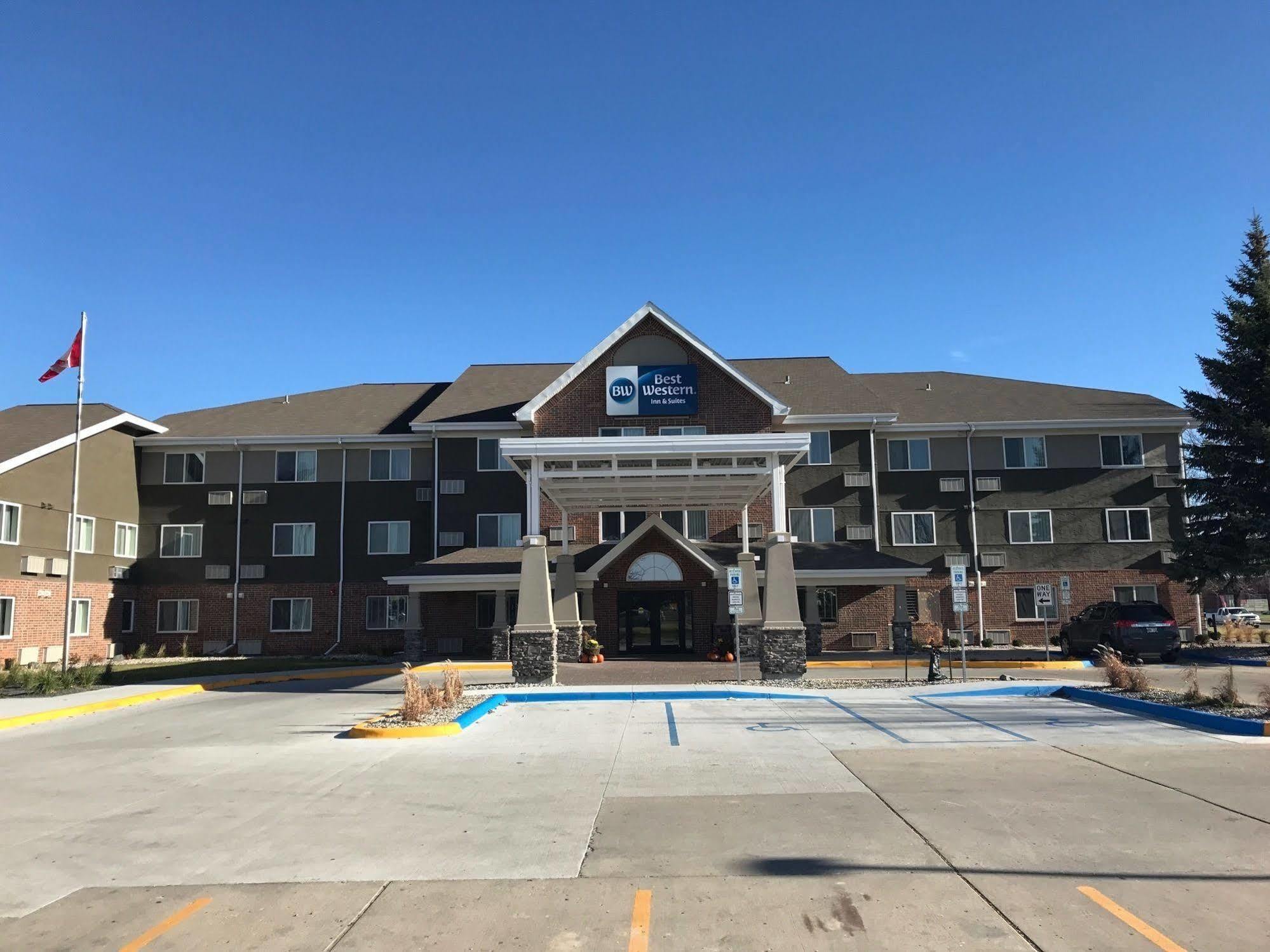 Best Western Harvest Inn & Suites Grand Forks Exterior foto