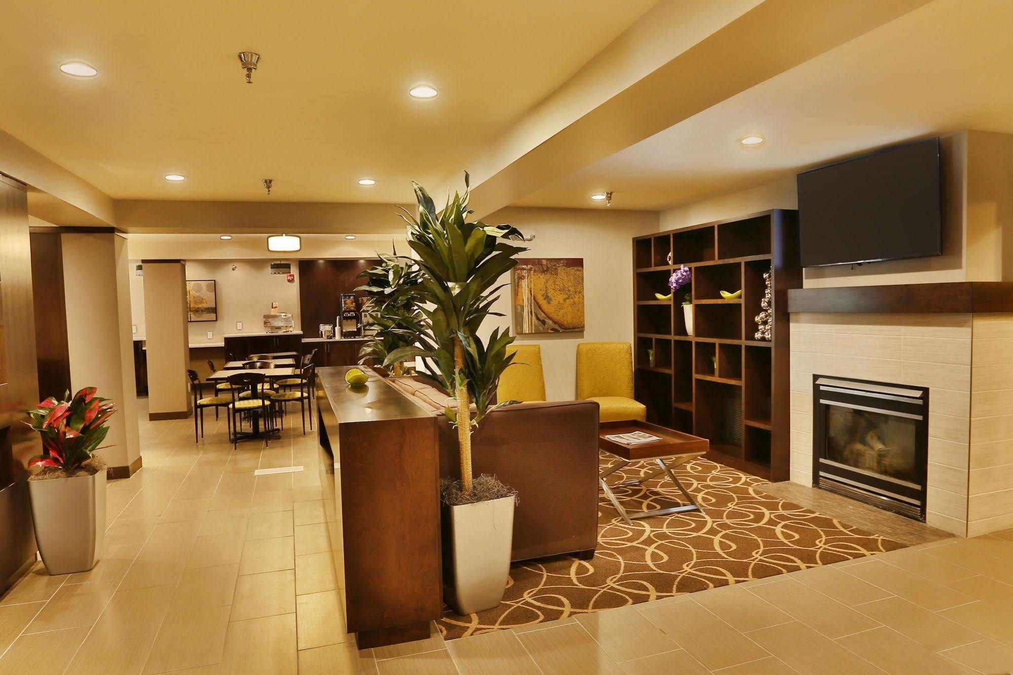 Best Western Harvest Inn & Suites Grand Forks Exterior foto