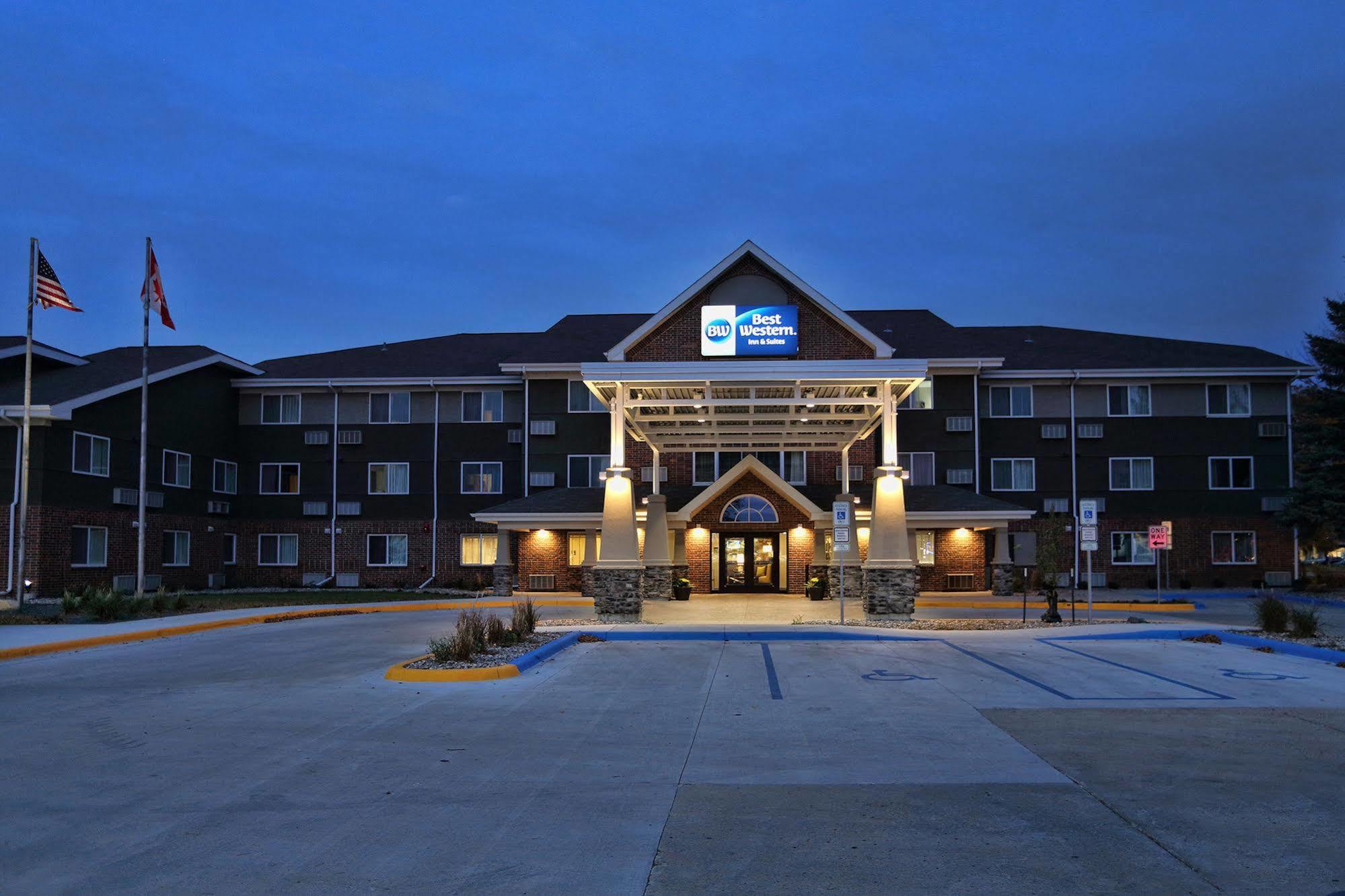Best Western Harvest Inn & Suites Grand Forks Exterior foto